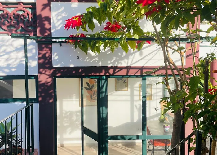 Sunny Escape - - Silva Downstairs 아파트 *