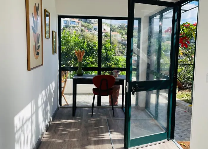 Sunny Escape - - Silva Downstairs