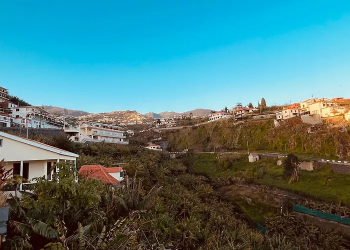 Sunny Escape - - Silva Downstairs