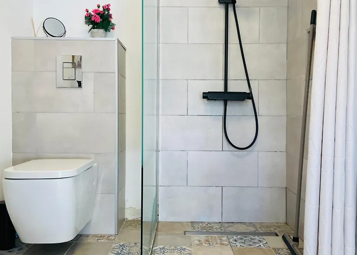 Sunny Escape - - Silva Downstairs *